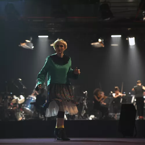 ELEONORE - Ich muss nicht glücklich sein (GP)