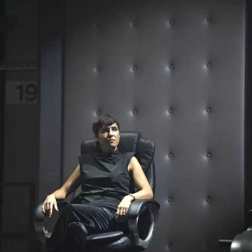 ELEONORE - Ich muss nicht glücklich sein (HP)