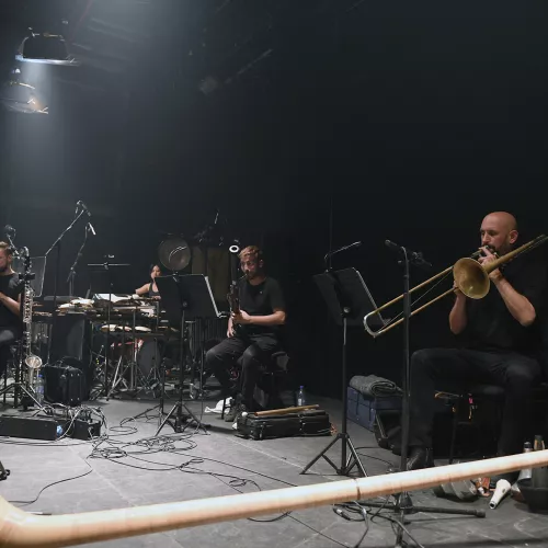 ELEONORE - Ich muss nicht glücklich sein (HP)