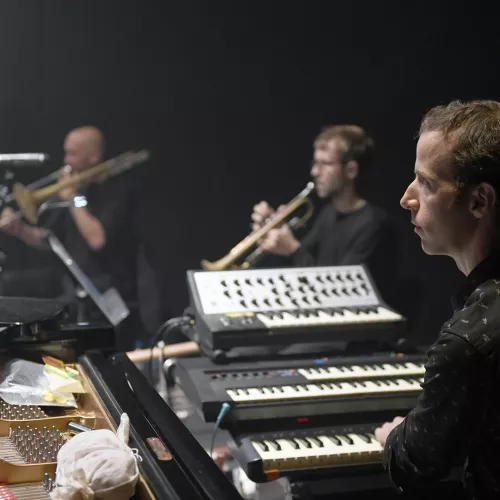 ELEONORE - Ich muss nicht glücklich sein (HP)